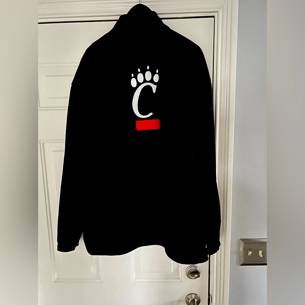 Cincinnati Bearcats Warm Up jacket -Micheal Jordan.   Zip up with high collar